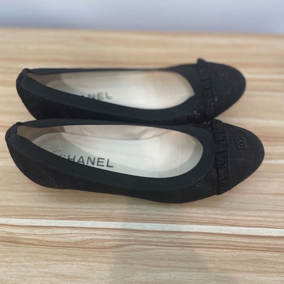 CHANEL Authentic black suede ballet flats with CC logo and ruffle trim sz 36 - Picture 8 of 8